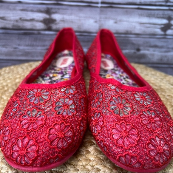Bongo Women's Red Crochet Flower Cut Out Round Toe Flat Shoes Size 10 Vintage - Picture 9 of 12